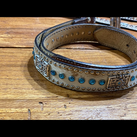 Men’s Nocona blue rhinestone cow hide belt. - Picture 2 of 6
